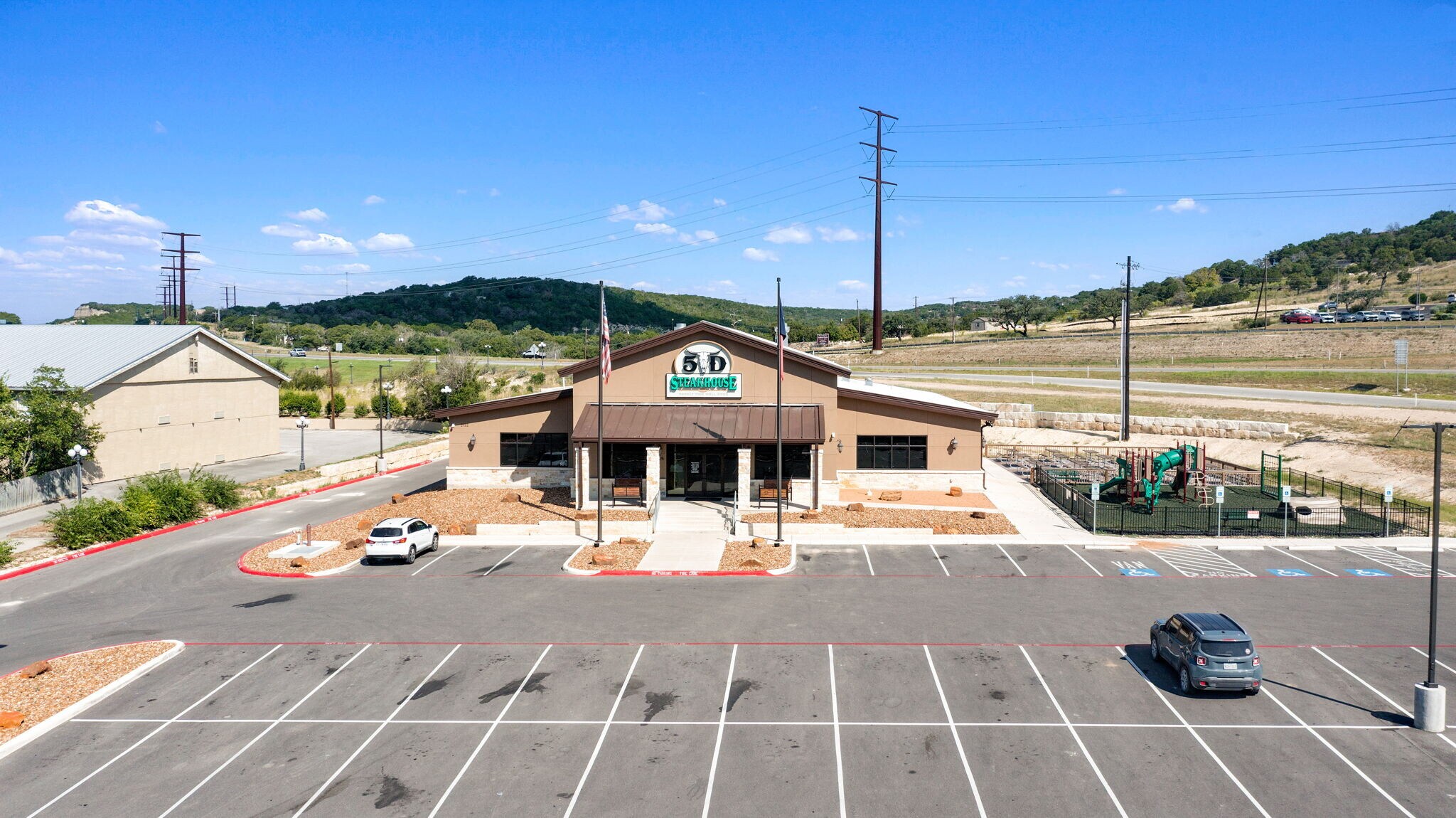 2132 Sidney Baker St, Kerrville, TX à vendre Photo du bâtiment- Image 1 de 37