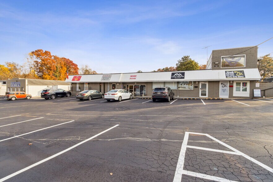 Portfolio of Two Retail Buildings portefeuille de 2 propriétés à vendre sur LoopNet.ca - Photo du bâtiment - Image 3 de 34