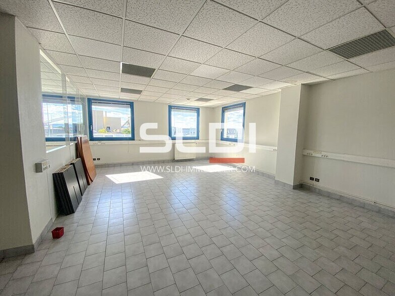Rue Jacquard, Chassieu for lease - Interior Photo - Image 3 of 9