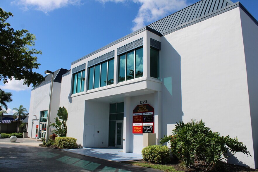 12751 S Cleveland Ave, Fort Myers, FL à louer - Photo du bâtiment - Image 2 de 26