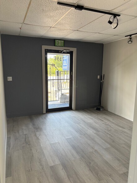 2596 Nursery Rd, Clearwater, FL à louer - Photo du bâtiment - Image 3 de 31