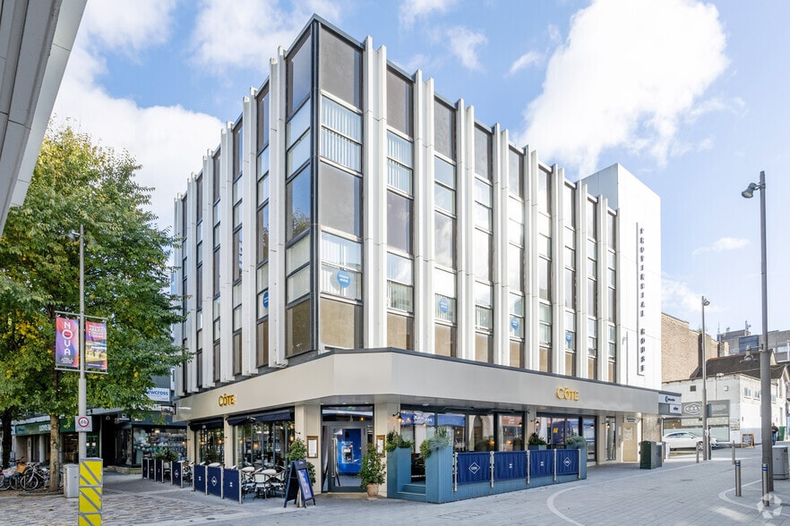 63-75 Commercial Way, Woking, GU21 6HN portfolio of 7 properties for sale on LoopNet.ca - Primary Photo - Image 2 of 7