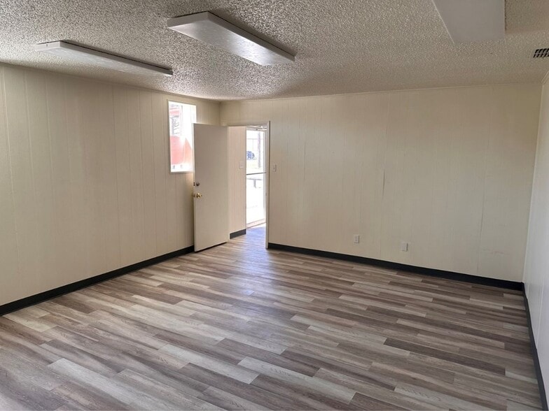 1930 Suntide Rd, Corpus Christi, TX for lease - Building Photo - Image 2 of 6