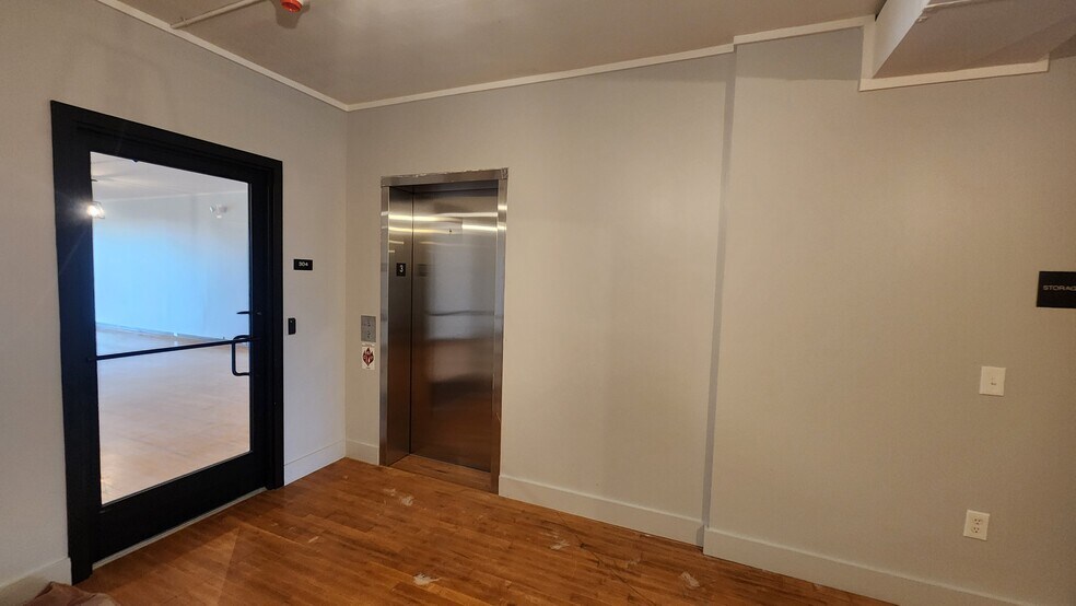 81 N Main, Mount Clemens, MI à louer - Photo intérieure - Image 2 de 14