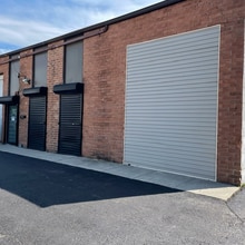 194-204 N Fehr Way, Bay Shore, NY à louer Photo du bâtiment- Image 1 de 9