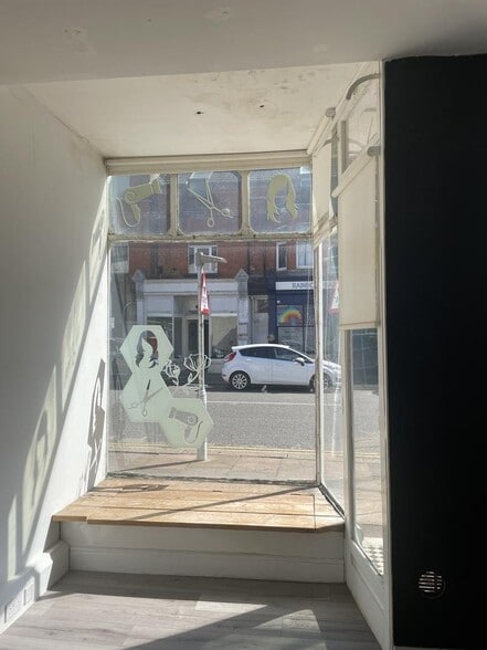 4-4a Wickham Ave, Bexhill On Sea for lease - Interior Photo - Image 3 of 20