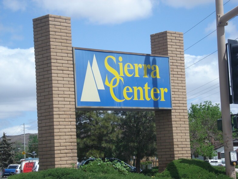 1605 Sullivan Ln, Sparks, NV à louer - Photo du bâtiment - Image 3 de 5