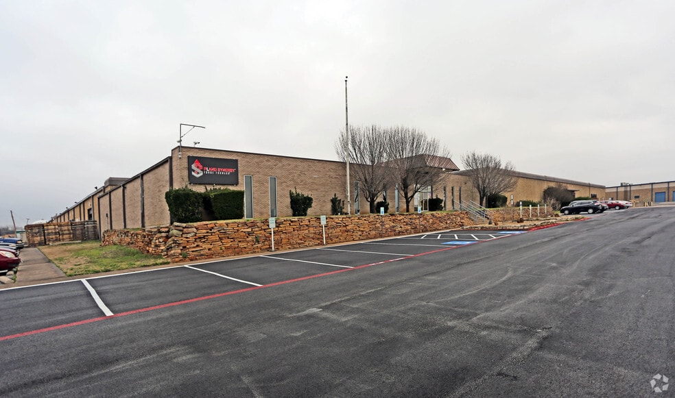 602 Fountain Pky, Grand Prairie, TX à louer - Photo du bâtiment - Image 2 de 17