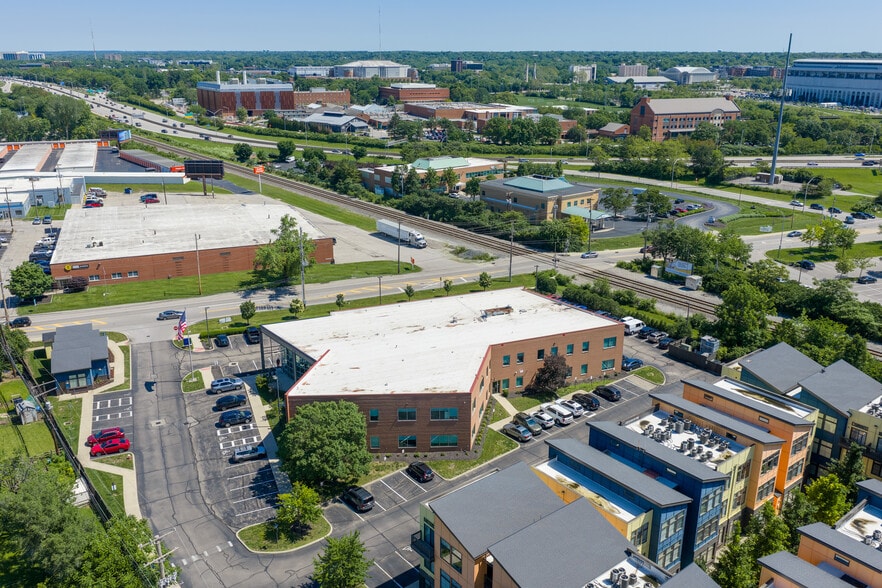 807 Kinnear Rd, Columbus, OH for sale - Aerial - Image 2 of 29