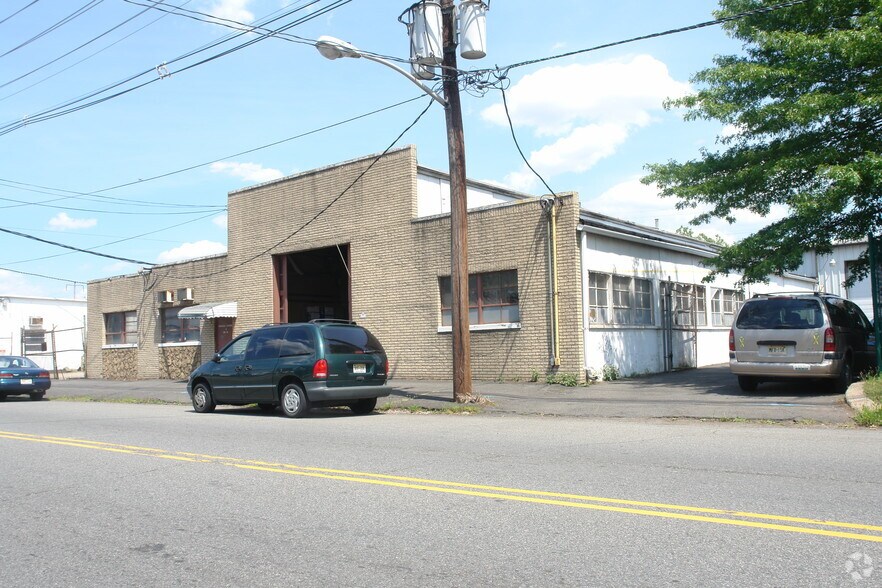 1807 W Elizabeth Ave, Linden, NJ à vendre - Photo du bâtiment - Image 3 de 4