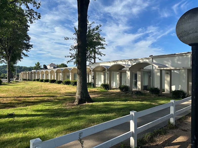 Fifth Street Capital Portfolio portefeuille de 6 propriétés à vendre sur LoopNet.ca - Photo du bâtiment - Image 3 de 25