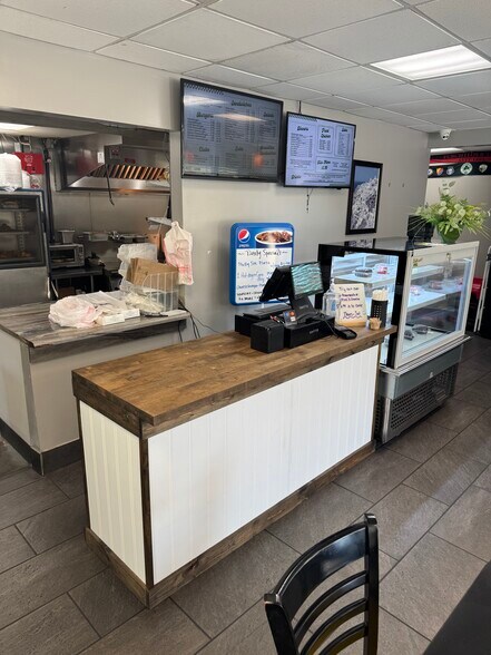 1822 Cedar Lane Rd, Greenville, SC à louer - Photo du bâtiment - Image 2 de 8