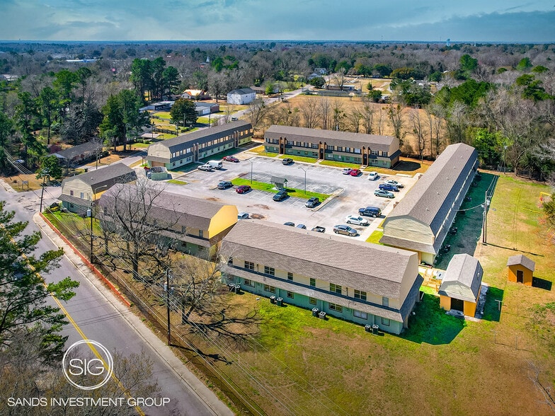 825 Tomlinson St, Kingstree, SC for sale - Building Photo - Image 1 of 5