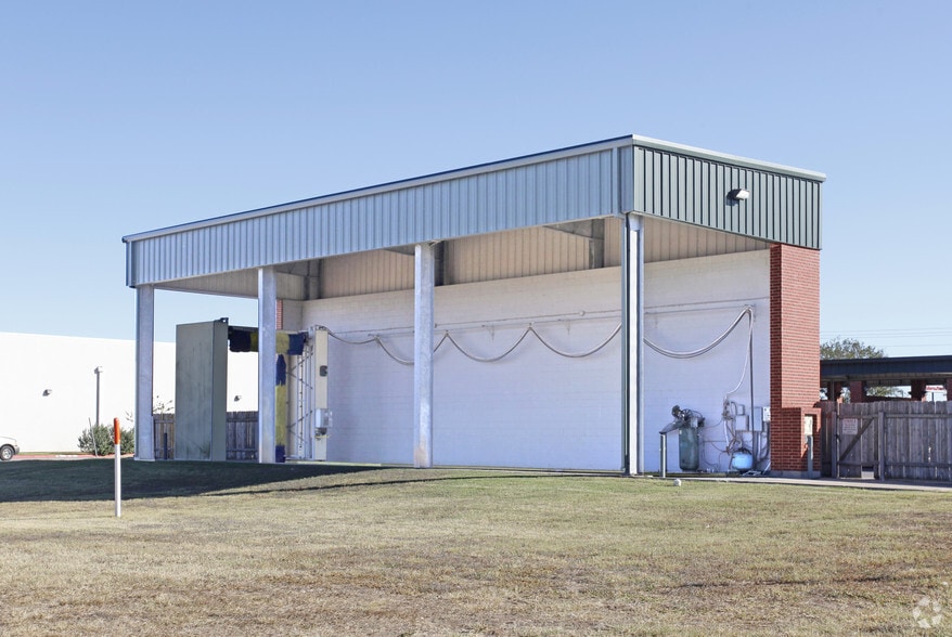 729 Old Austin Hwy, Bastrop, TX for sale - Building Photo - Image 2 of 2