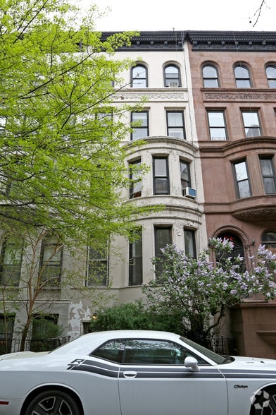 47 W 74th St, New York, NY à vendre - Photo du bâtiment - Image 2 de 3