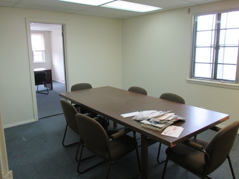 407 Grand Ave, Englewood, NJ for lease - Interior Photo - Image 2 of 4