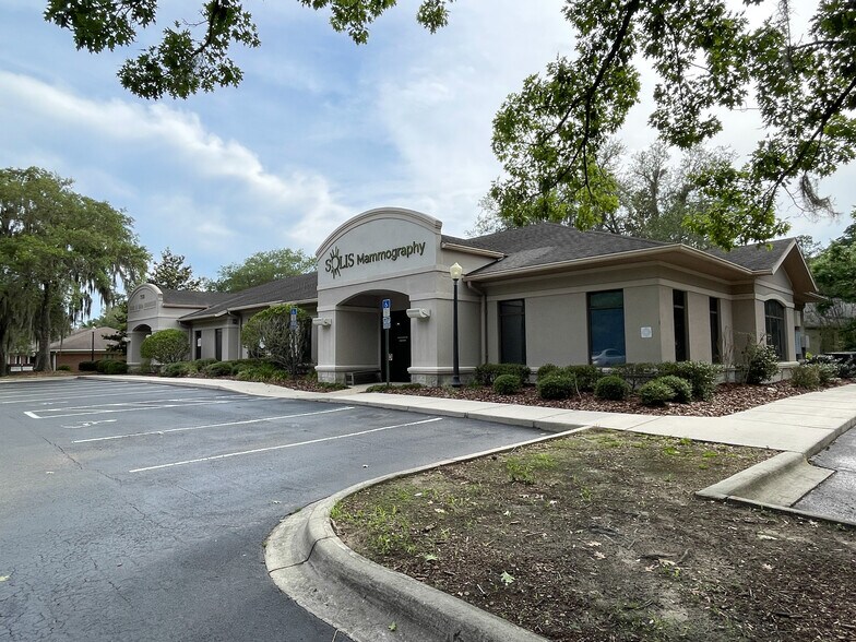 7550 W University Ave, Gainesville, FL à vendre - Photo du bâtiment - Image 2 de 14