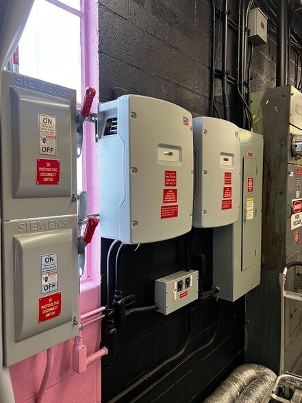 2205 N Hollywood Way, Burbank, CA for lease - Building Photo - Image 2 of 8