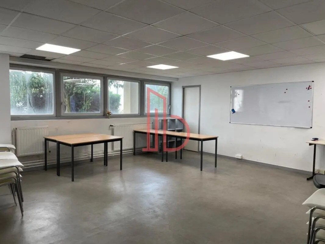 Office in Bordeaux for lease Interior Photo- Image 1 of 10