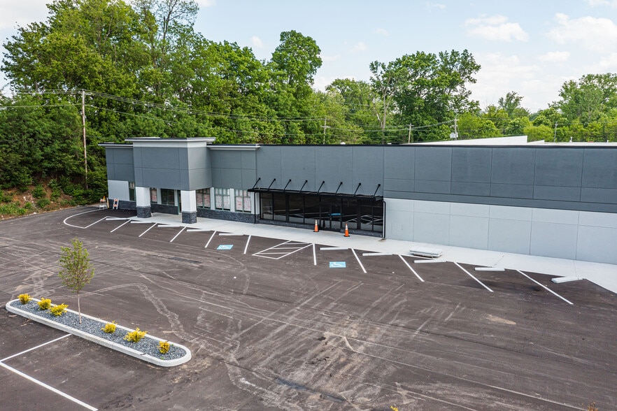 748-754 E Lewis and Clark Pky, Clarksville, IN for lease - Building Photo - Image 3 of 7