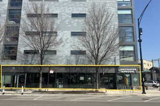 2211 N Milwaukee Ave, Chicago, IL à louer Photo du bâtiment- Image 1 de 6