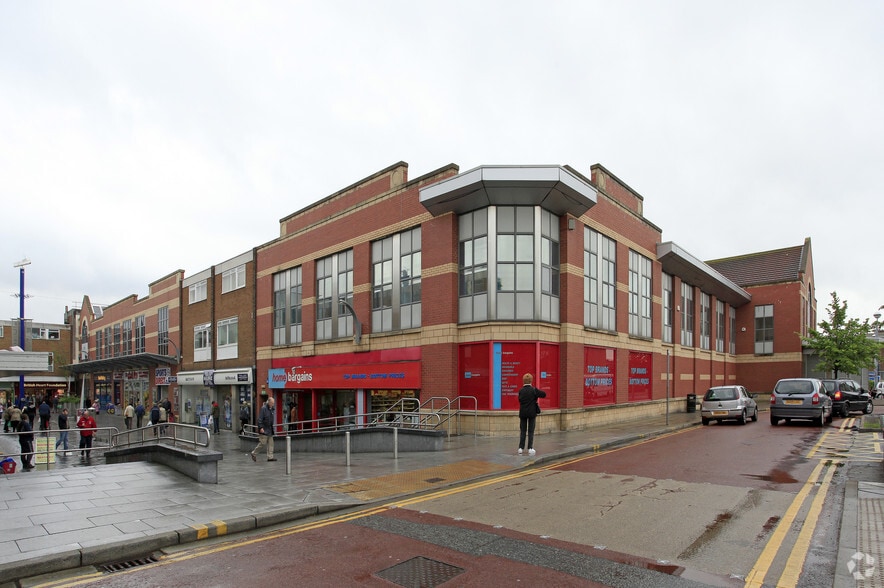 Mercer Walk, Ellesmere Port for lease - Primary Photo - Image 3 of 4