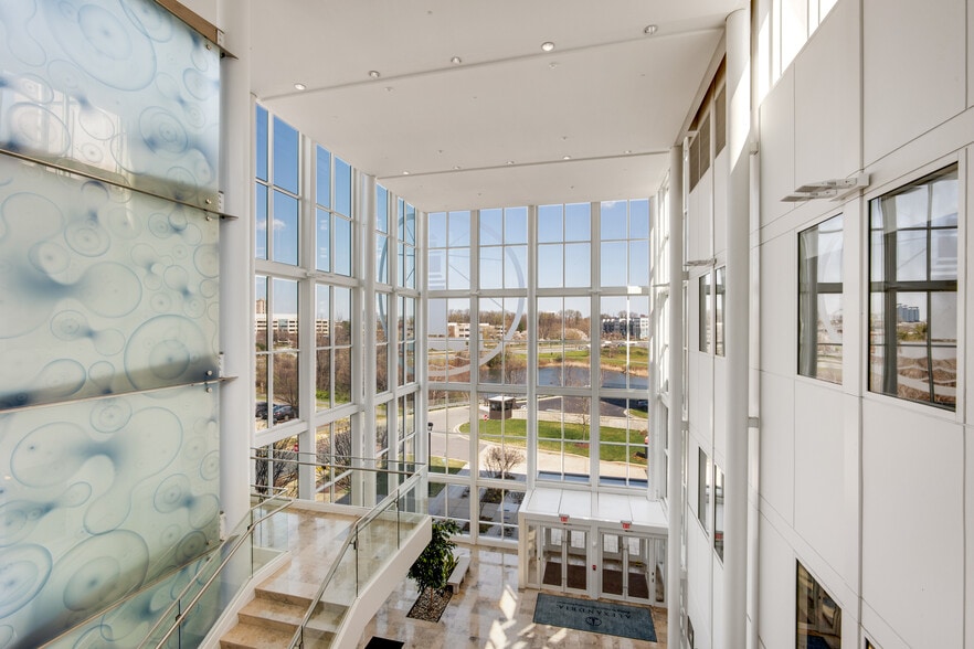 9605 Medical Center Dr, Rockville, MD for lease - Lobby - Image 2 of 6