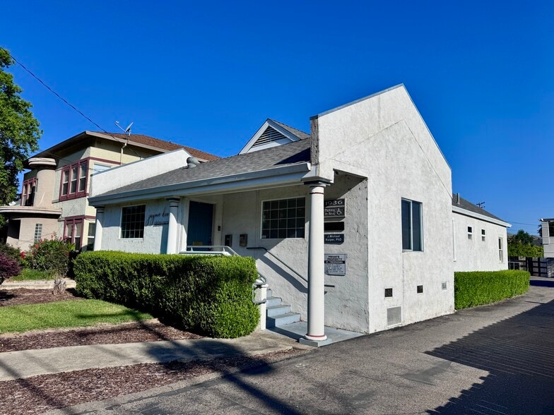 1936 Shasta St, Redding, CA à vendre - Photo du bâtiment - Image 2 de 17