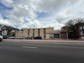 4949 N Western Ave, Chicago, IL for lease Interior Photo- Image 1 of 16