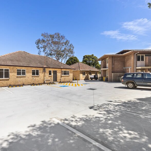 326 Stephensons Rd, Mount Waverley à vendre - Photo du bâtiment - Image 2 de 2