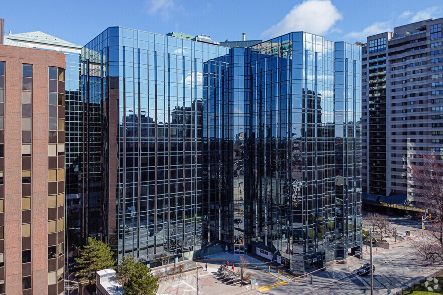 200 Kent St, Ottawa, ON à louer - Photo du bâtiment - Image 2 de 2