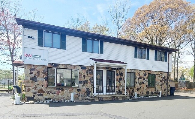 824 Radio Rd, Tuckerton, NJ à louer - Photo du bâtiment - Image 3 de 6