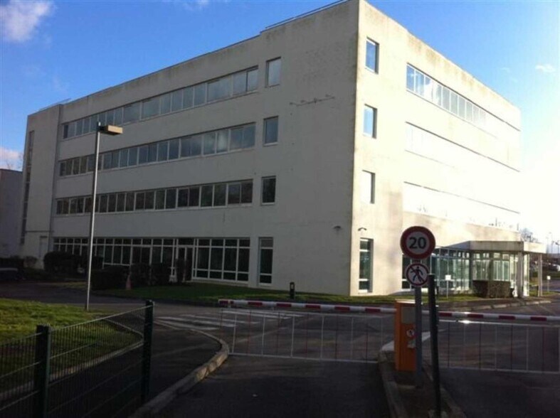 157 Rue De La Minière, Buc à vendre - Photo du bâtiment - Image 2 de 6