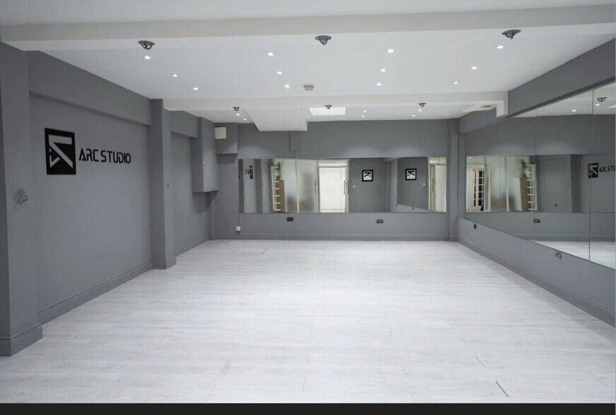 345 North End Rd, Londres à louer - Photo intérieure - Image 3 de 9