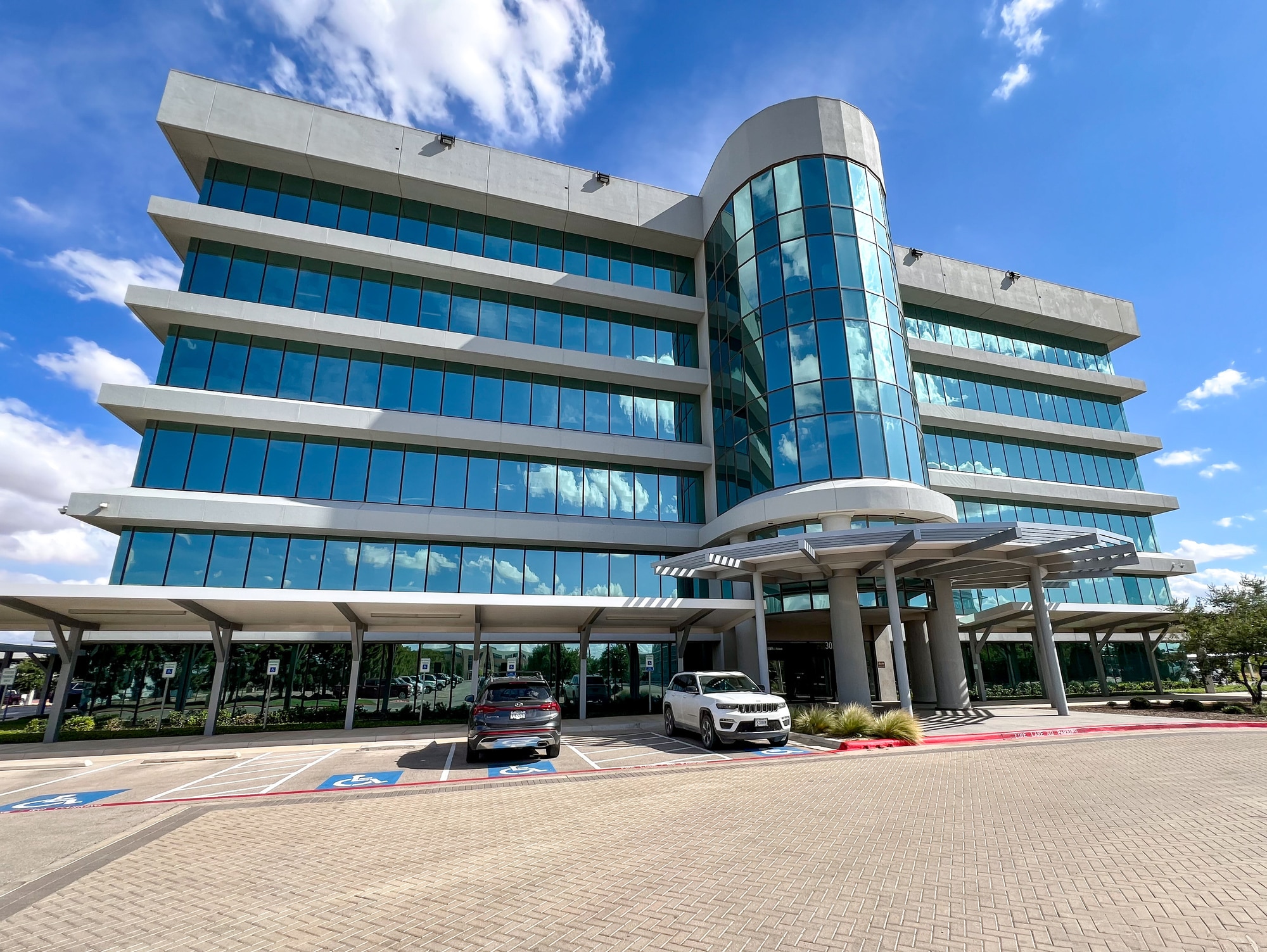 303 Veterans Airpark Ln, Midland, TX for lease Building Photo- Image 1 of 84