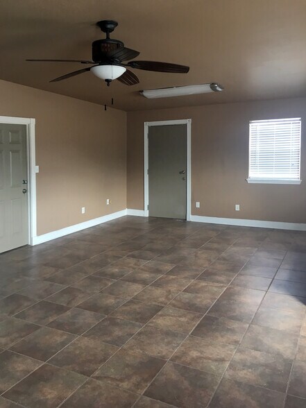 5103 Estes Pky, Longview, TX à louer - Photo intérieure - Image 3 de 9