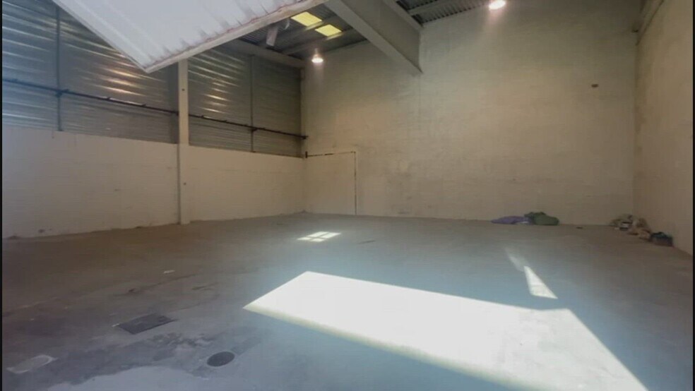 Industrial in Cabanillas del Campo, Guadalajara for lease - Commercial Listing Video - Image 2 of 2