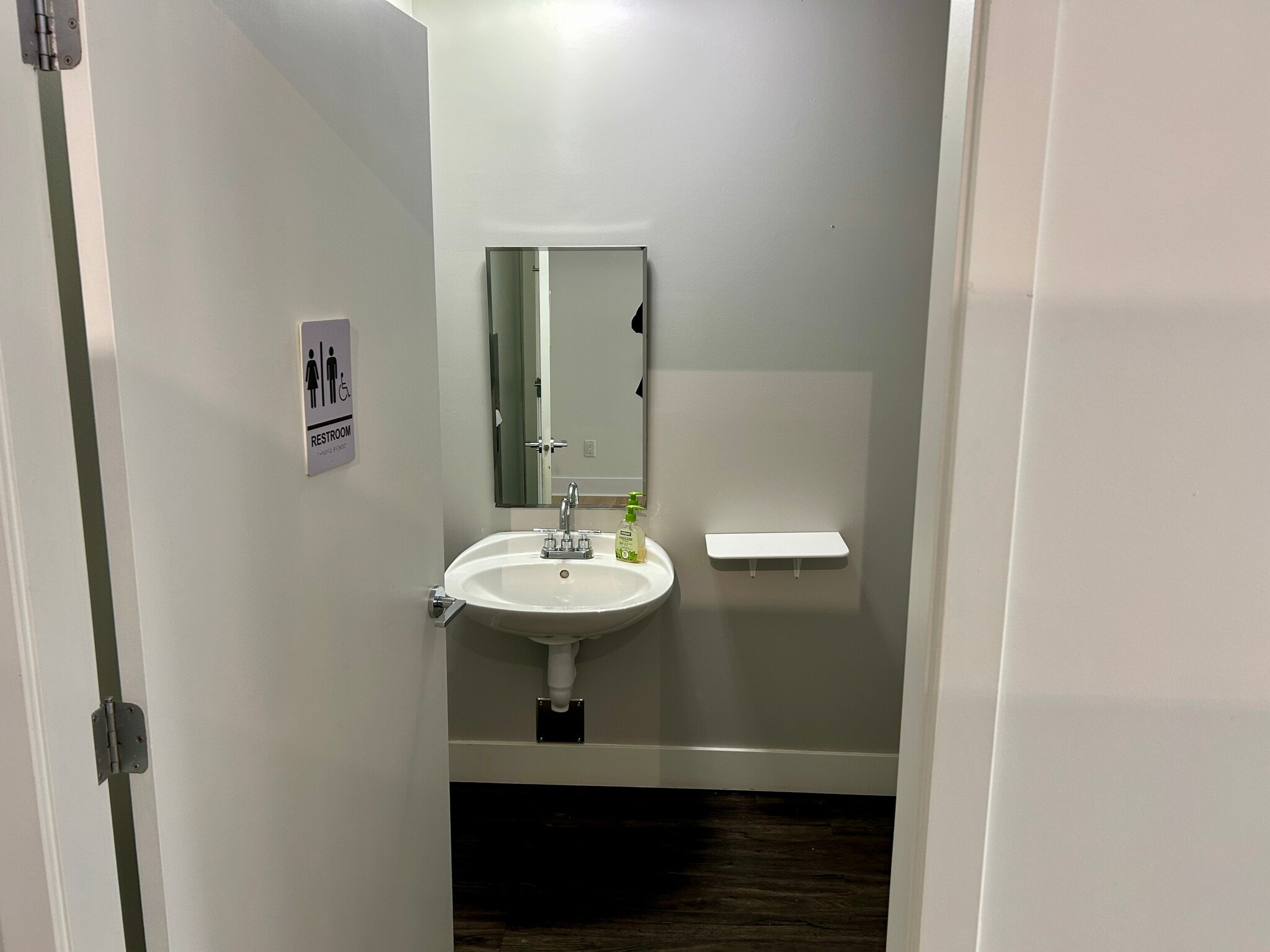 88 Lonsdale Ave, North Vancouver, BC for lease Interior Photo- Image 1 of 14