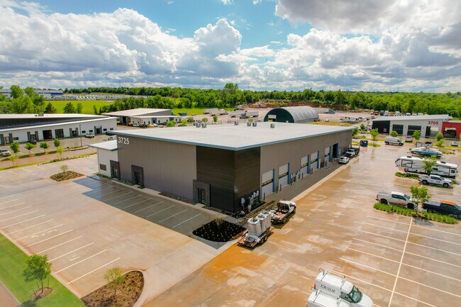 Plus de détails pour 3725 NE 104th St, Oklahoma City, OK - Local d'activités à louer