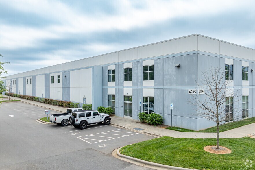 4205 Shopton Rd, Charlotte, NC à louer - Photo du bâtiment - Image 2 de 7