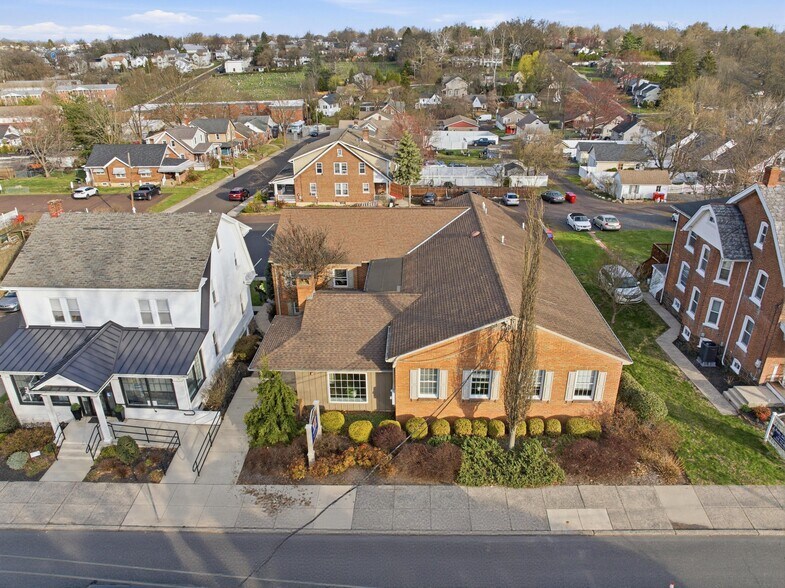 307 E Broad St, Souderton, PA à louer - Photo du bâtiment - Image 3 de 16
