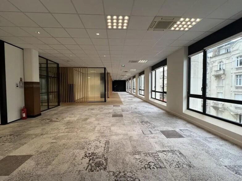 Office in Reims for lease - Building Photo - Image 2 of 12