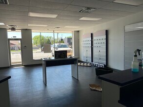 8233-8243 Kennedy Ave, Highland, IN à louer Photo intérieure- Image 2 de 5