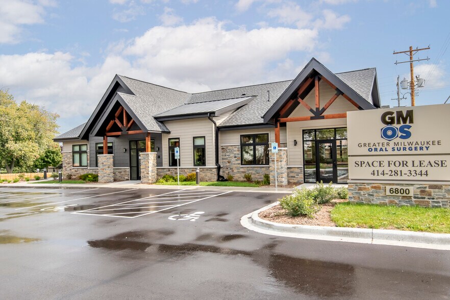 6810 W Layton Ave, Greenfield, WI à louer - Photo du bâtiment - Image 2 de 3