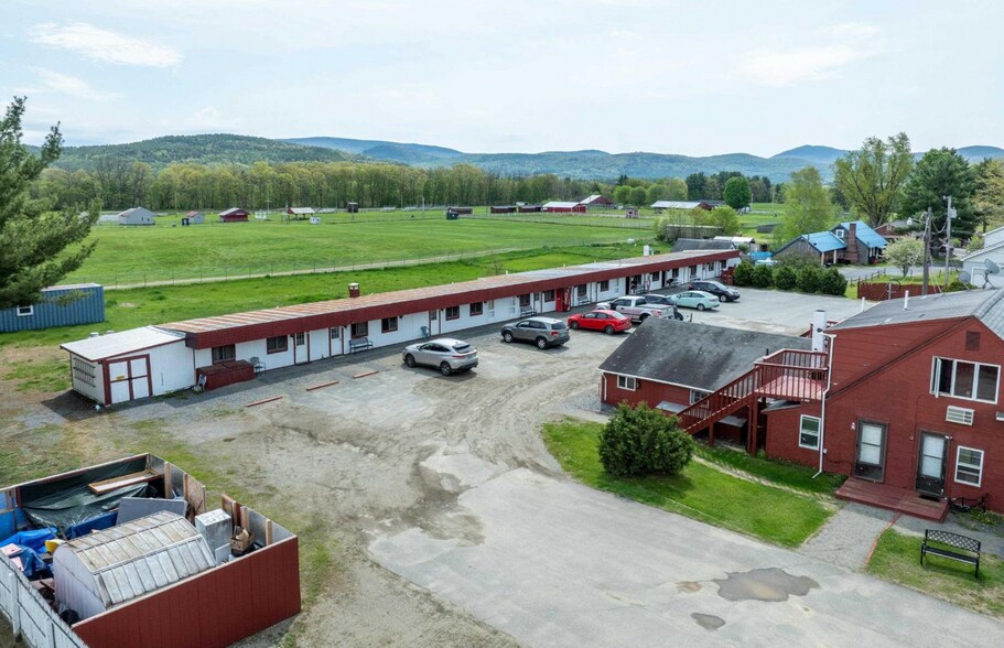 379 Lower Pln, Bradford, VT à vendre - Photo du bâtiment - Image 2 de 12