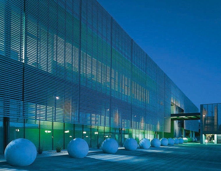 2944 N 44th St, Phoenix, AZ for lease - Building Photo - Image 2 of 4