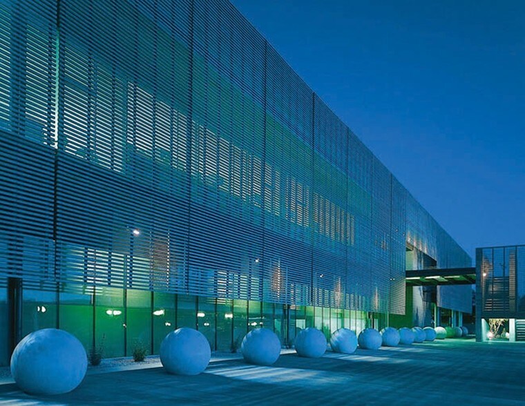 2944 N 44th St, Phoenix, AZ à louer - Photo du bâtiment - Image 2 de 4