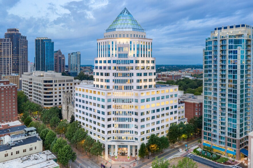 525 N Tryon St, Charlotte, NC à louer - Photo du bâtiment - Image 3 de 14