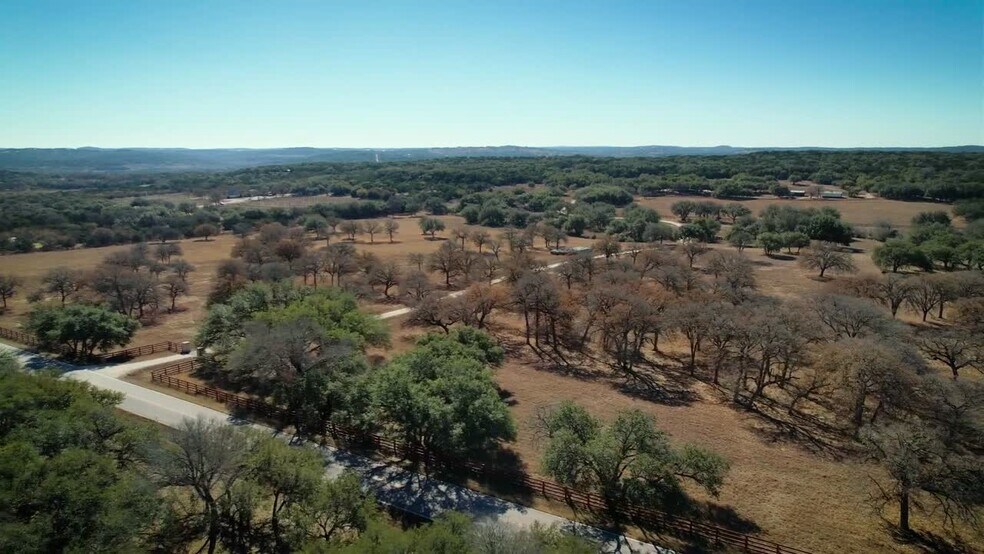 25909 Hamilton Pool Rd, Round Mountain, TX à vendre - Vidéo sur l’inscription commerciale - Image 2 de 15