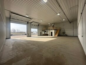2101-2103 2nd Ave N, Silvis, IL for lease Interior Photo- Image 2 of 13